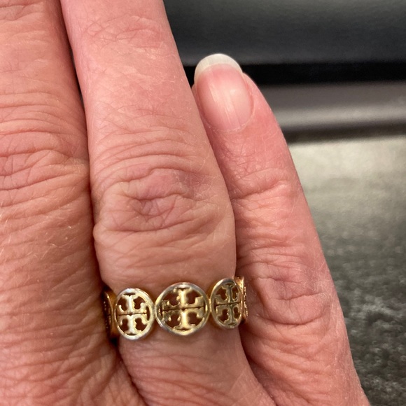 Gently Used Tory Burch Size 7 Classic T Ring.